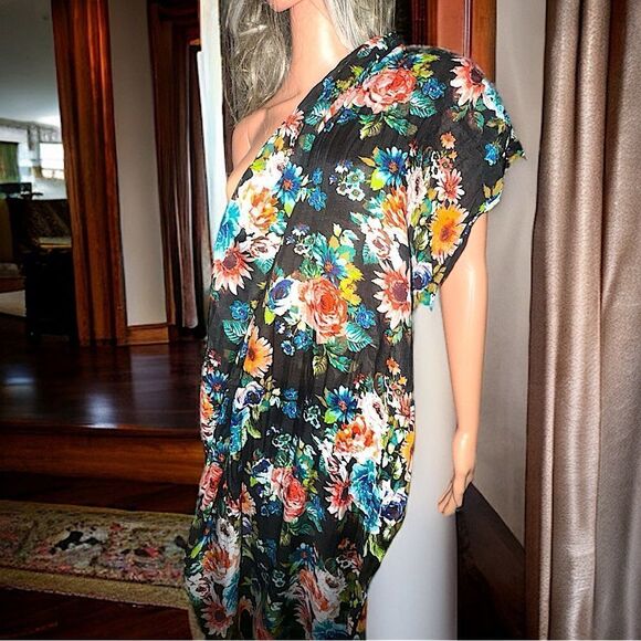 15% off 3+ items, Scarf, Wrap l Black splashed w/ vibrant flowers l 72 x 24 EUC - Picture 1 of 6